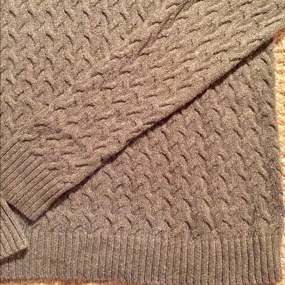 HOST PICK 1/28 NWOT CABLE KNIT SWEATER - Picture 6 of 7